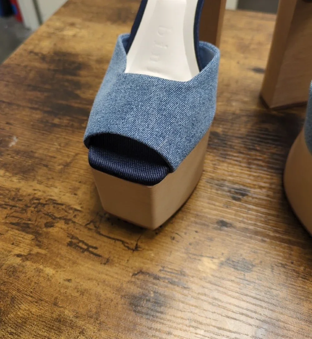 Gianni Bini Fenix Denim Peep Toe Woodgrain Platform Pumps/5.5